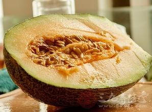 吃哈密瓜照,哈密瓜映照下的夏日美味时光